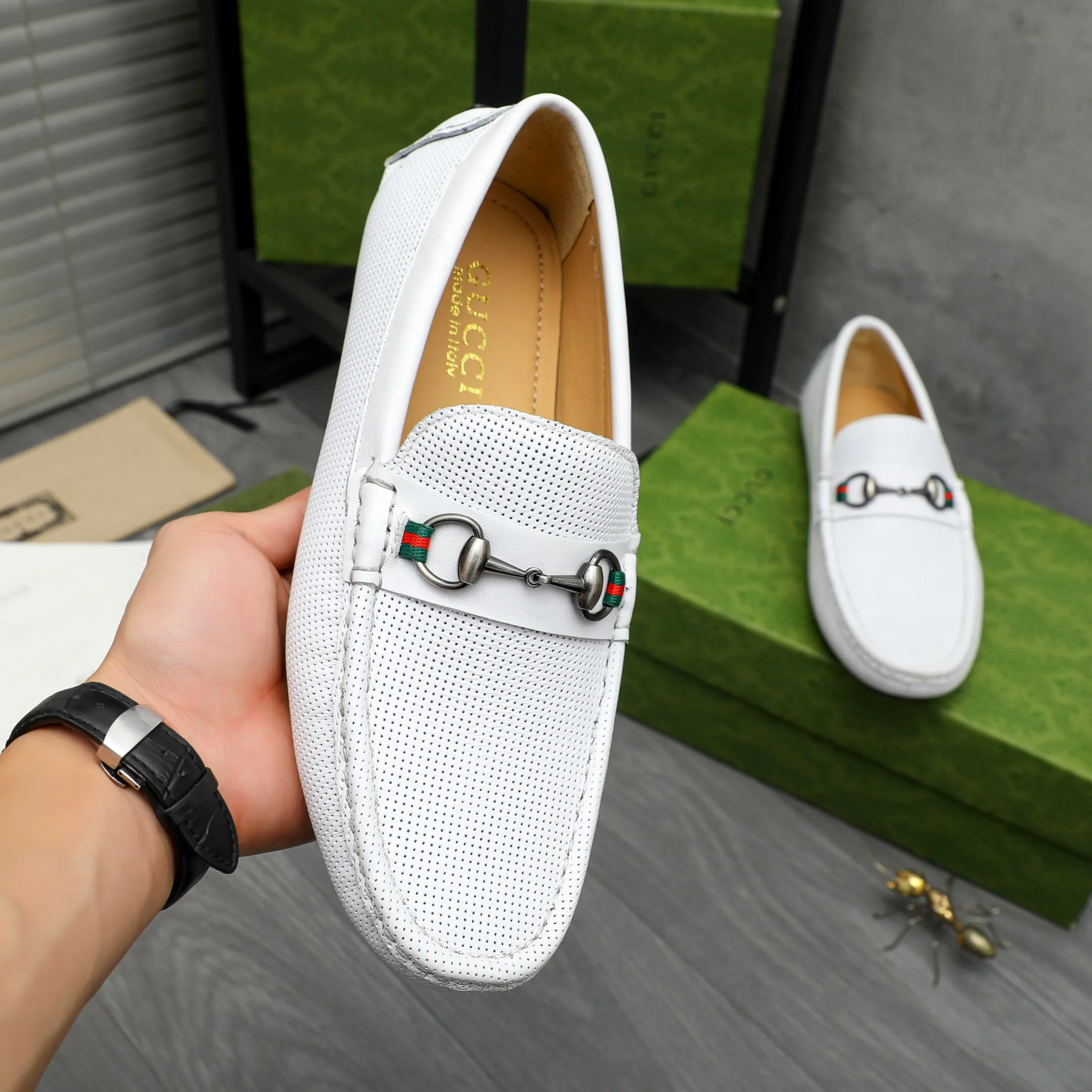 Men's shoes 💰p420 Product trademark: GUCCI (Gucci) casual slip-on men's shoes Regular size: 38-44 Product materials: Selected hollow cowhide upper, sheepskin lining, rubber outsole